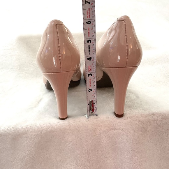 Clarks Adriel Viola Ultimate Comfort Heel Pumps Size  10M - Picture 10 of 13